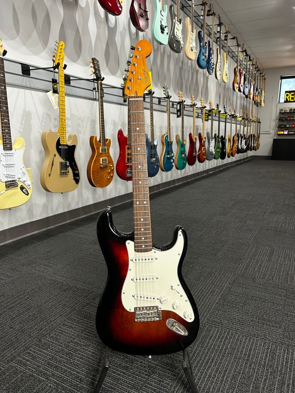 Used Squier Classic Vibe 60s stratocaster w/bag
