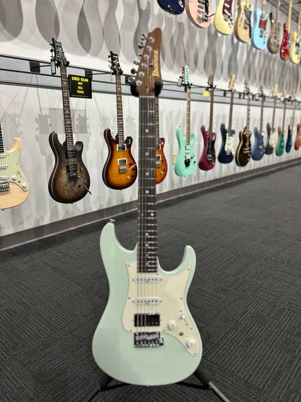 Ibanez AZ2204NW Prestige Mint Green