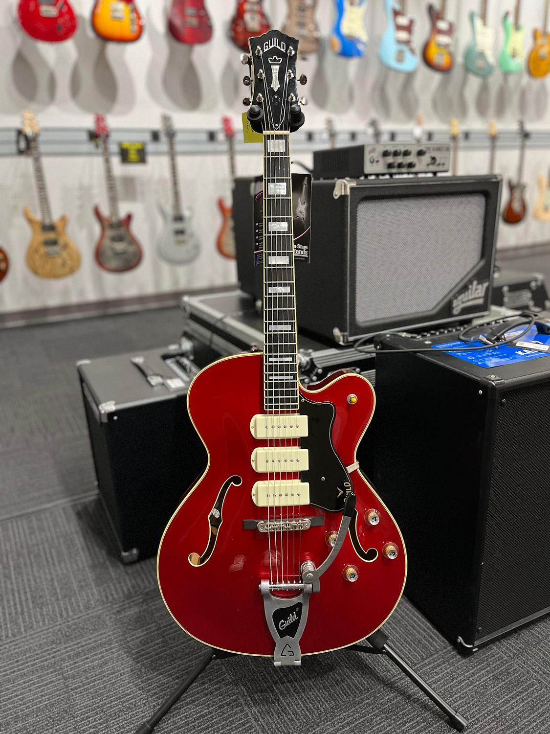 used Guild Newark St. Collection X-350 Stratford w/ case