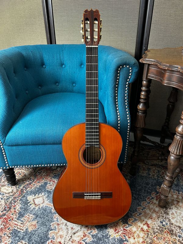 Used Hernandis Grand Concert Classical Guitar
