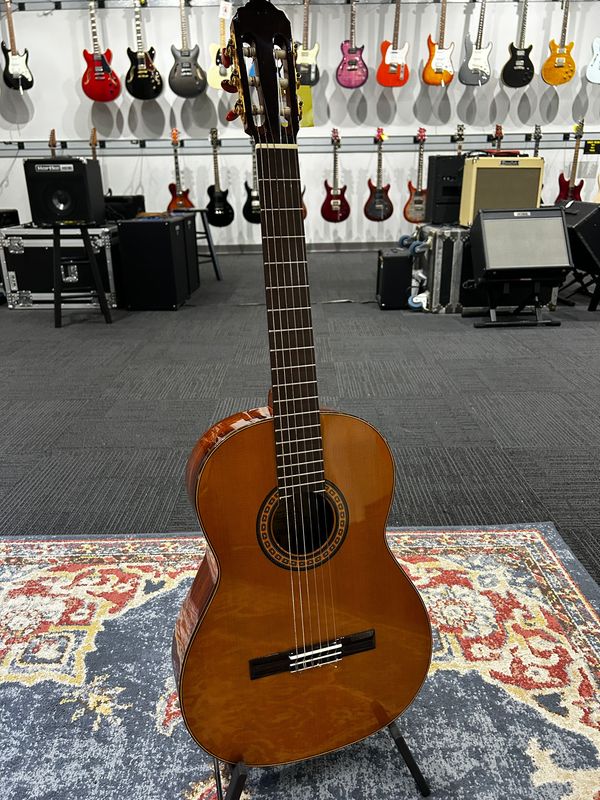 Used Cuong Luthier Classical w/case