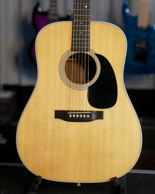 Martin D-18 vs. D-28: Which Iconic Dreadnought Belongs in Your Collection?