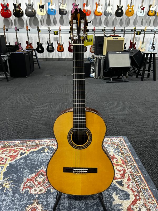Used Juan Hernandez Maestro Classical 2002 w/case