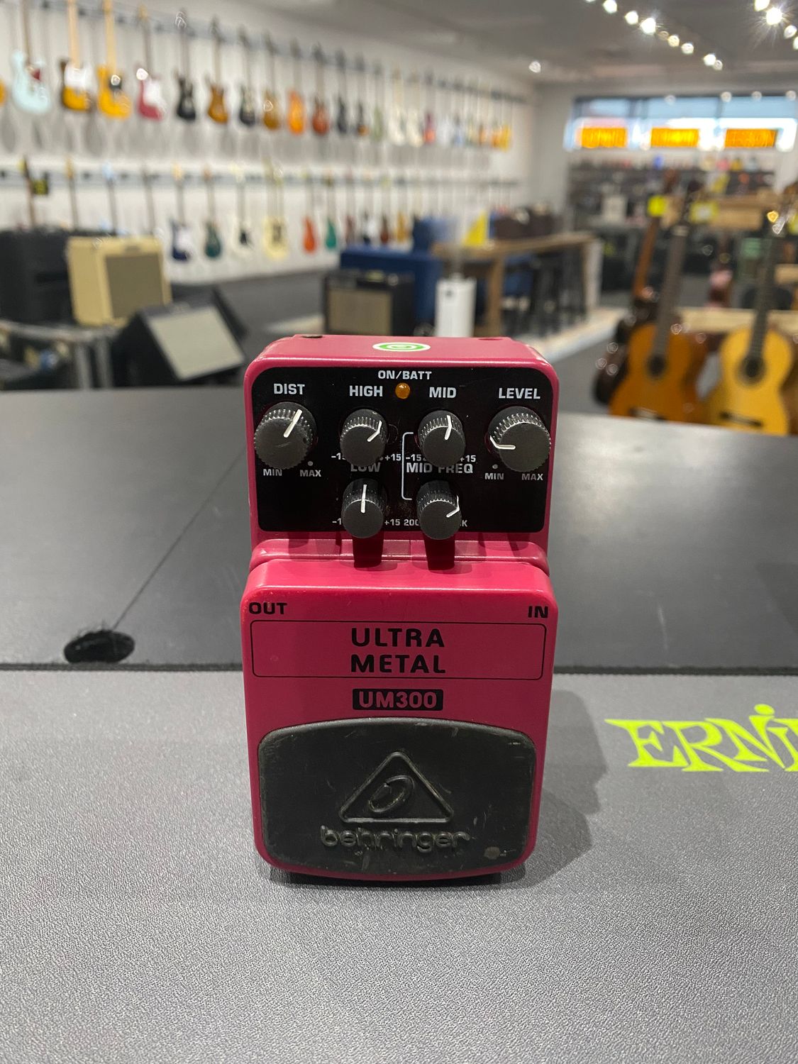 Used Behringer UM300 (ultra metal)