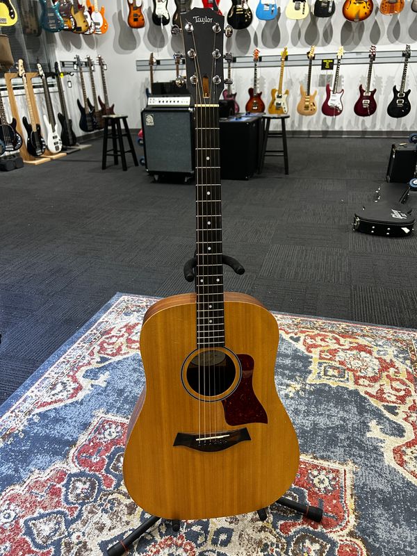 Used Taylor BBT Acoustic w/bag