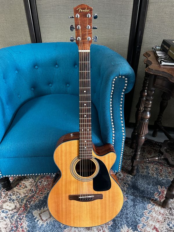Used Fender GC140SCE acoustic w/bag