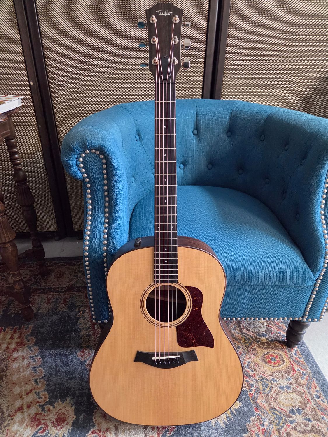 Used Taylor AD17e American Dream acoustic w/bag