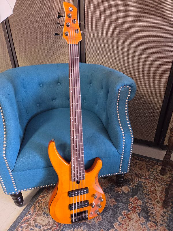 Used Yamaha TRBX605FM 5-String electric bass