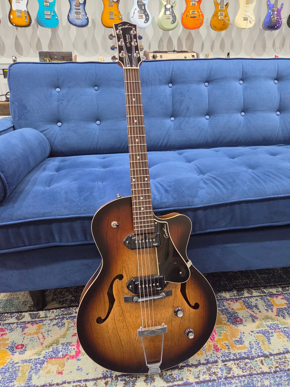 Used Godin 5th Avenue Kingpin II w/bag