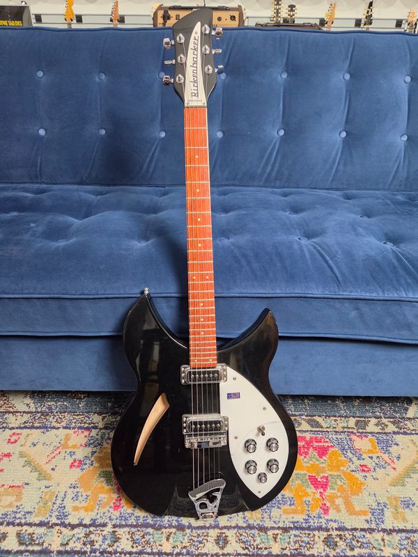 Used Rickenbacker 330 black w/case