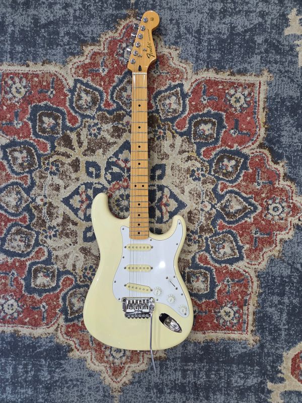 Used Fender Strat S1 MIJ white w/case
