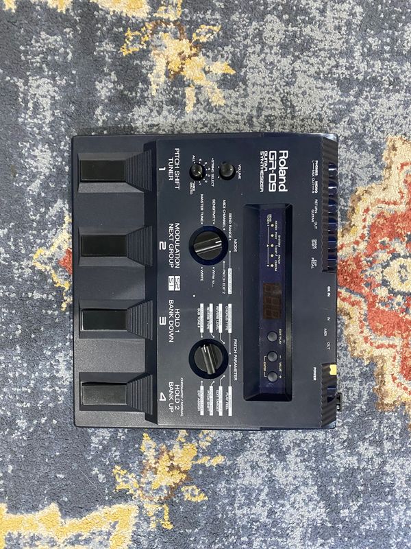 Used Roland GR-09 Synth