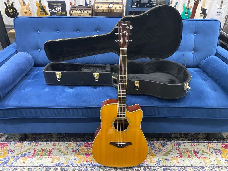 Used Yamaha FGC-TA w/case