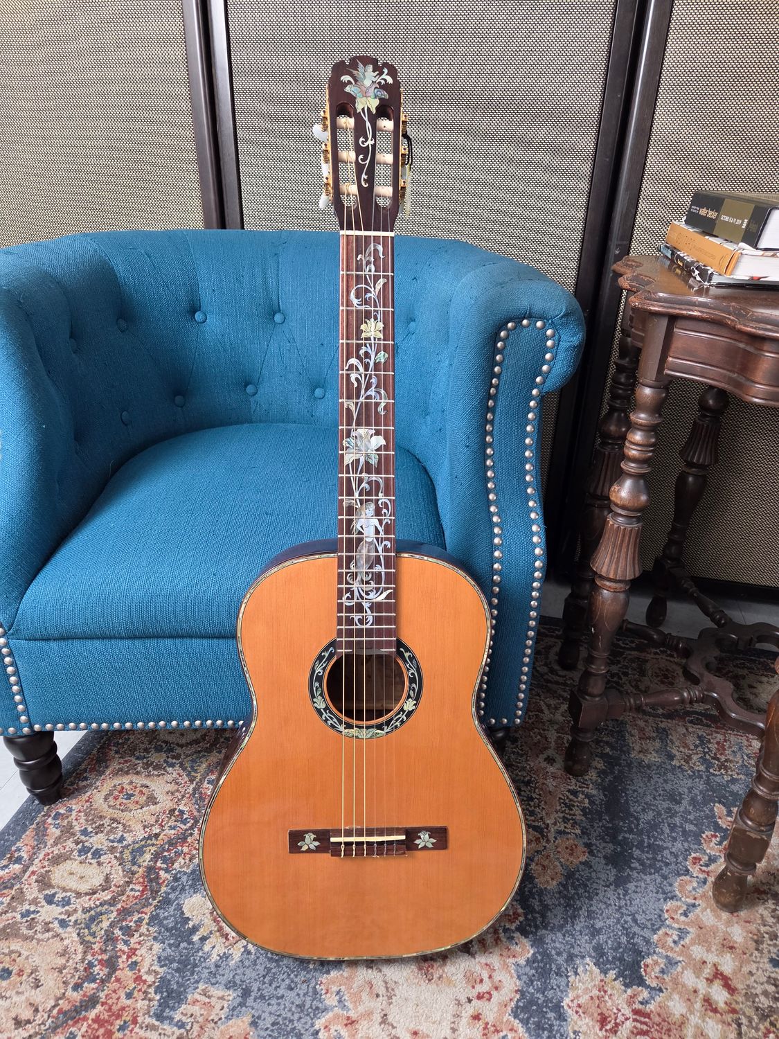Used Antonio Tsai Classical Guitar w/case