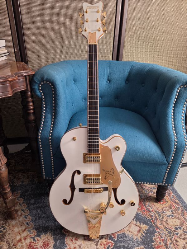 Gretsch Synchromatic™ Falcon™ Hollow Body Single-Cut with Bigsby® Snowcrest White