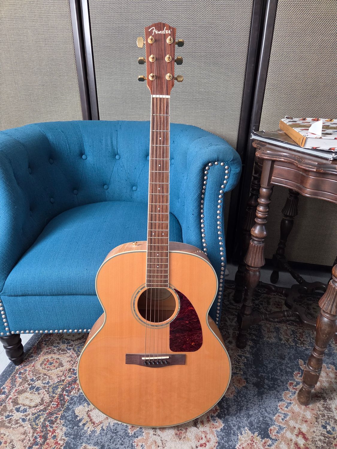 Used Fender CJ-290S acoustic w/case