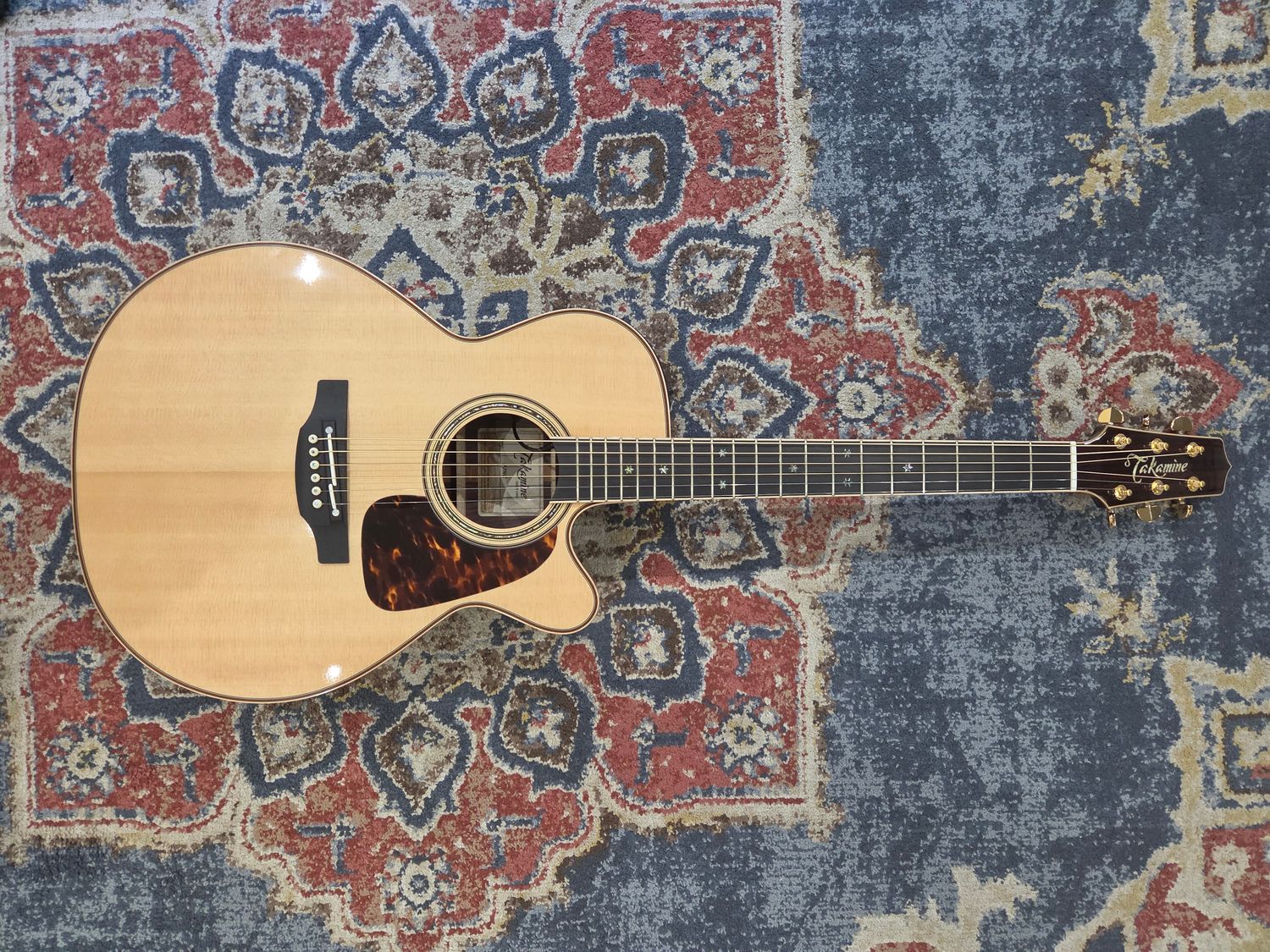 Used Takamine P7NC acoustic w/case