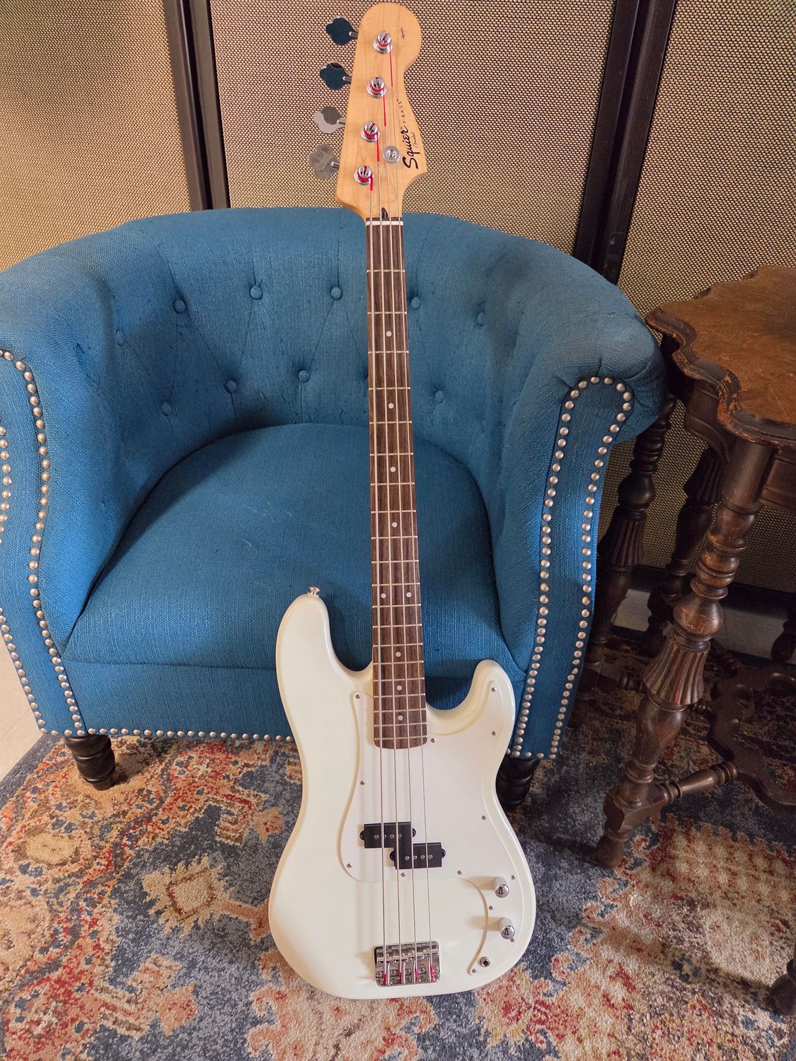 Used Squier Affinity P-Bass white