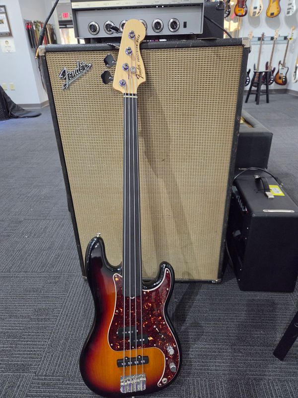 Used Fender Tony Franklin fretless Precision Bass w/case