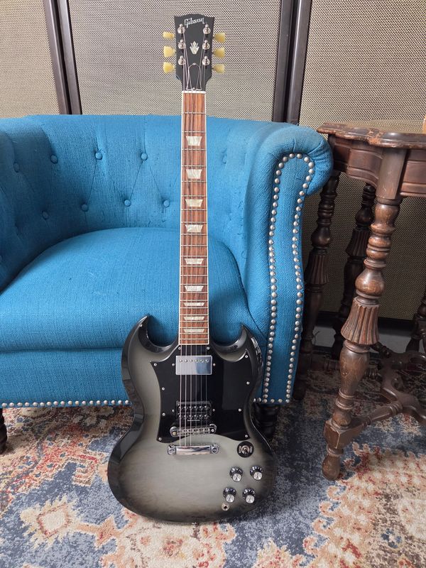 Used Gibson SG Silverburst 2012 w/case