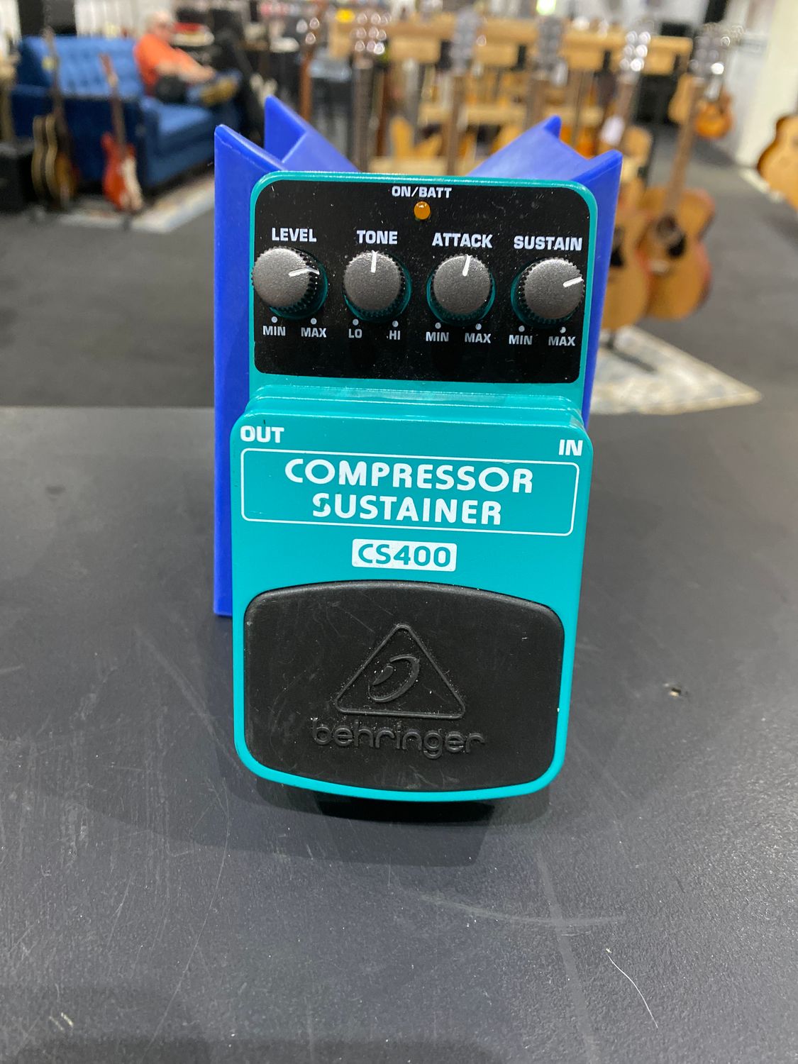 Used Behringer CS400 Compressor/Sustainer