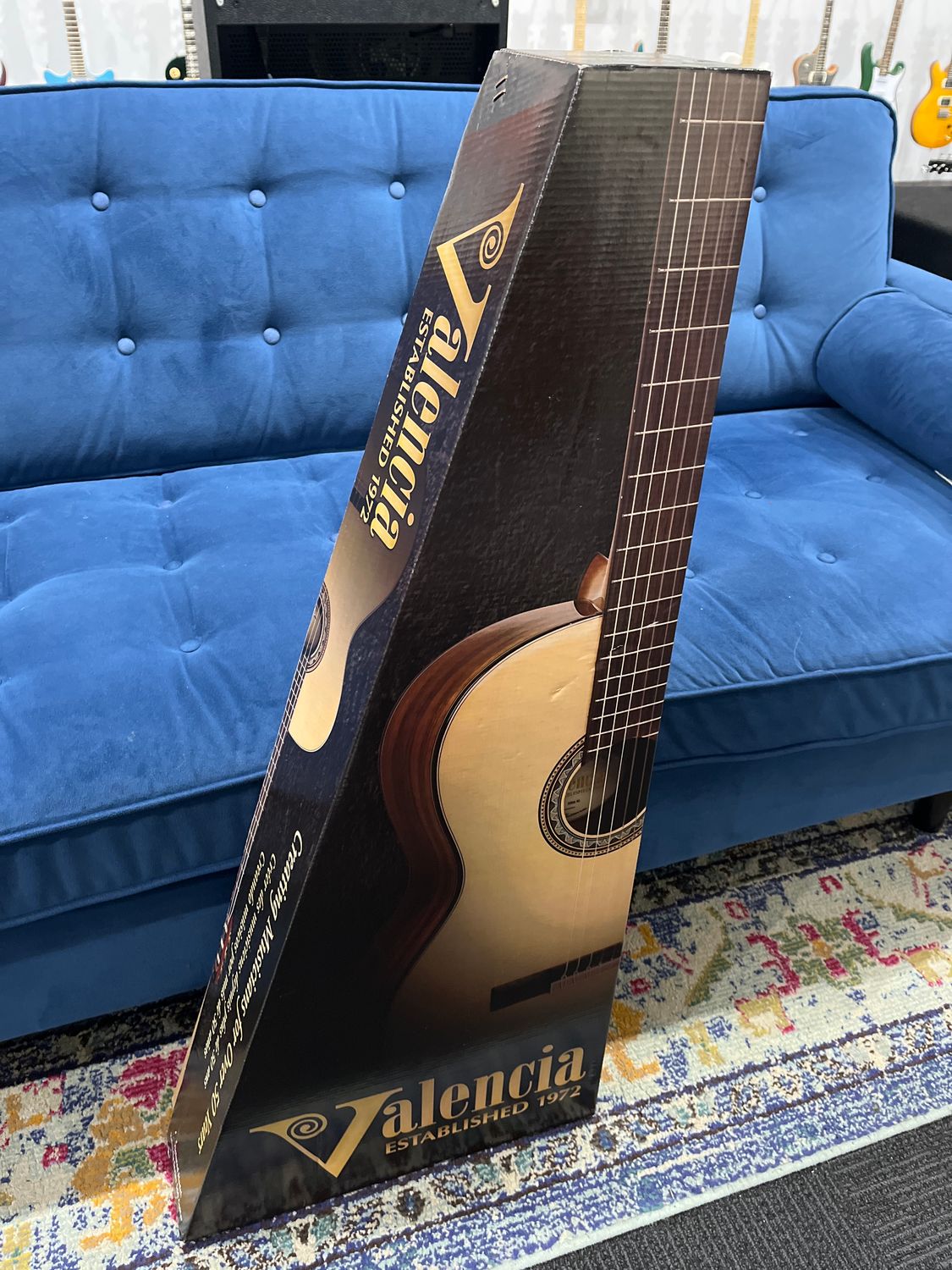 Used Valencia VC204TWR Classical - original box
