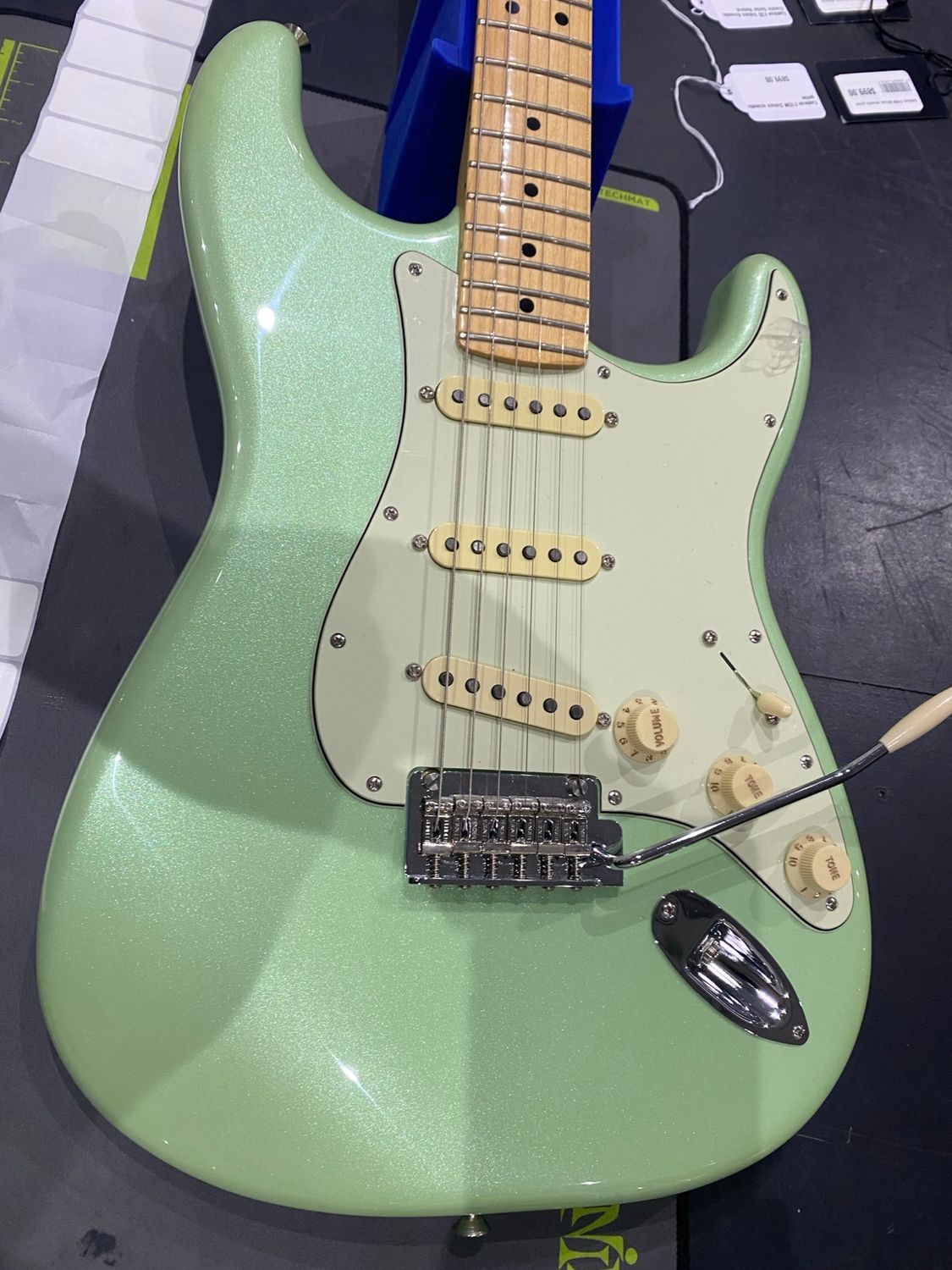 Used 2022 Fender Player Stratocaster Limited Edition – Surf Pearl w/bag