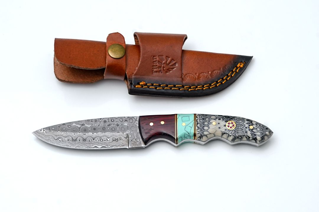 Titan International - Titan "Cobra" Hand-Forged Damascus Steel Hunting Knife with Turquoise &amp; Honeycomb Handle