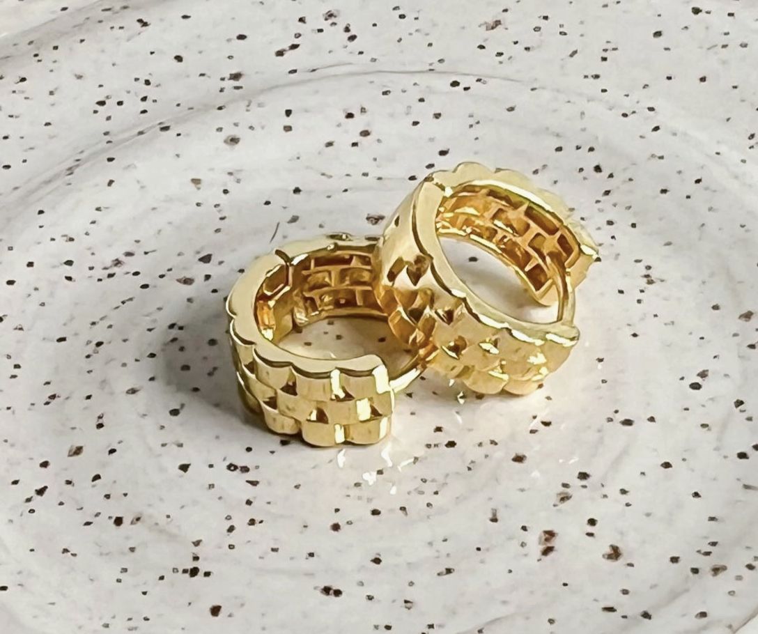 Geometric Huggie Hoop