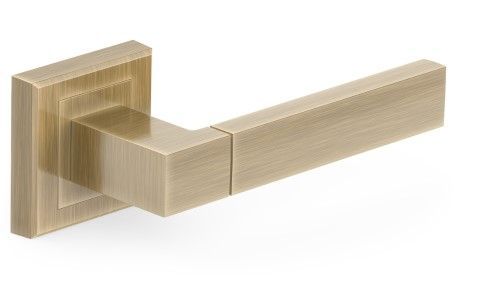 Beta – Square Handle