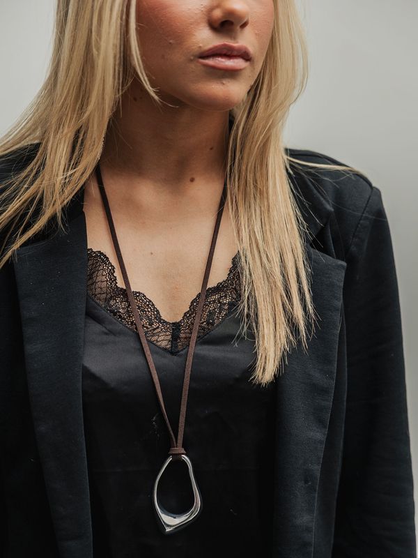 Bow19 Cia Long Necklace Gold