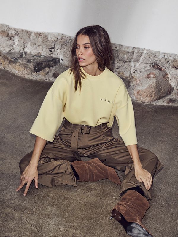 Haute L'Amitie Maxi Split SS Logo Sweat Pale Yellow