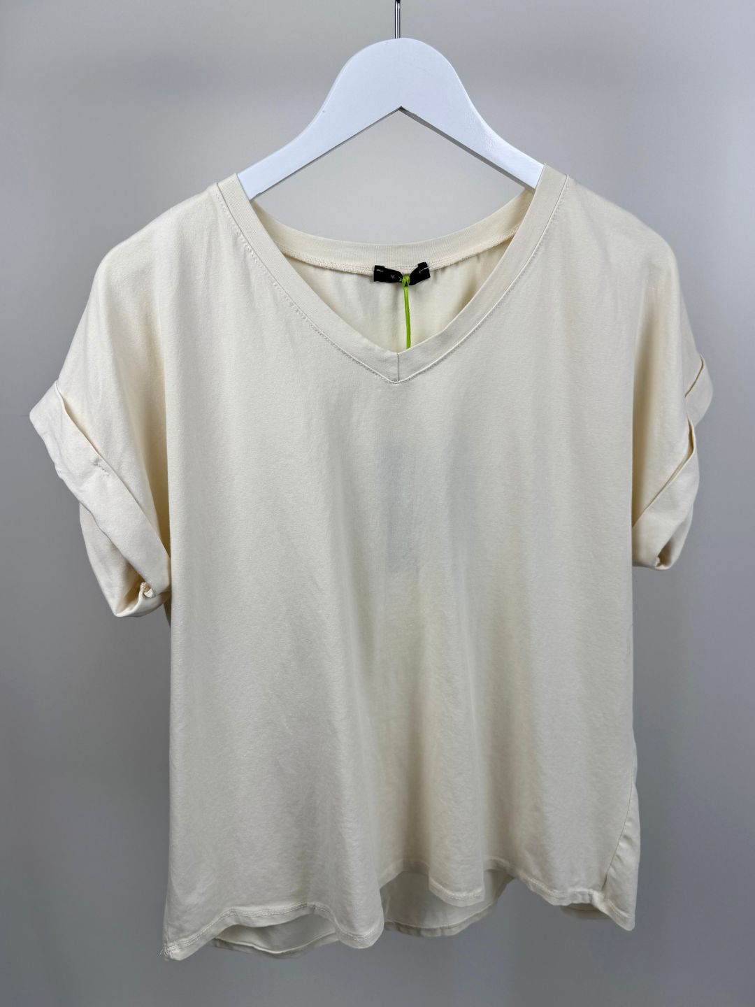 BY DOUS T-Shirt V-Hals Ecru