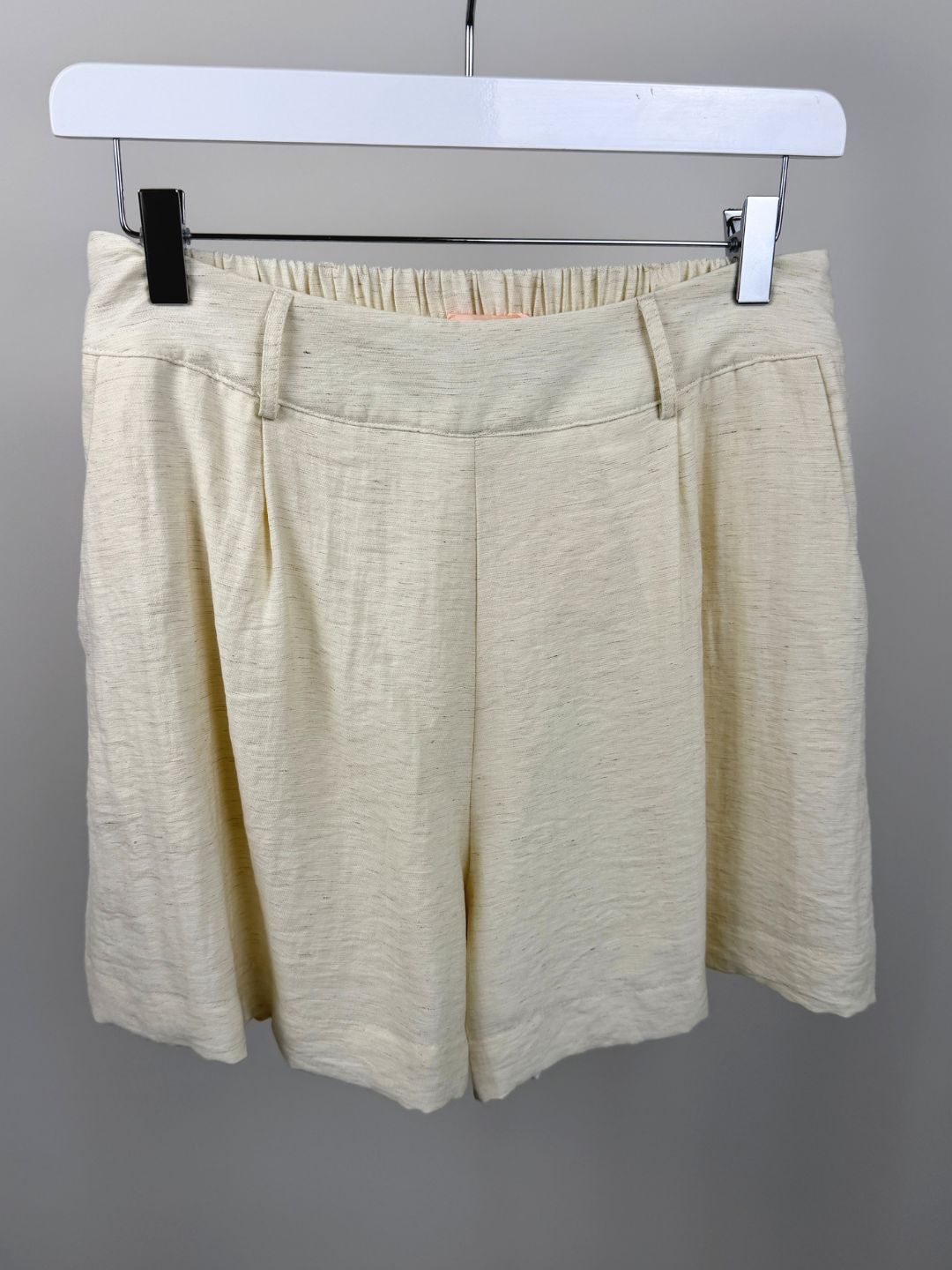 BY DOUS Short Linnen Beige