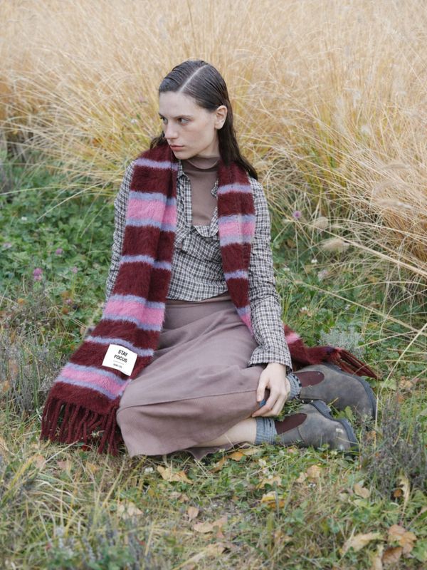 Verb To Do Scarf Stay Focus