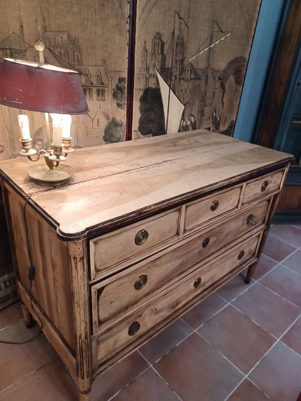 Commode style Louis 16