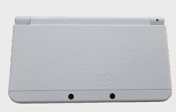 'New' Nintendo 3DS Console Super Mario White Edition, Condition: Loose