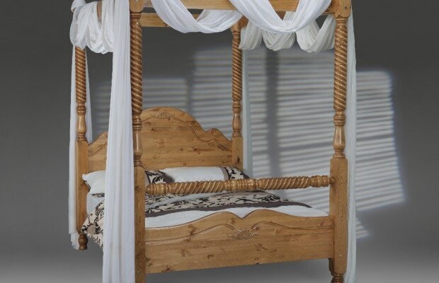 Windsor four poster frame