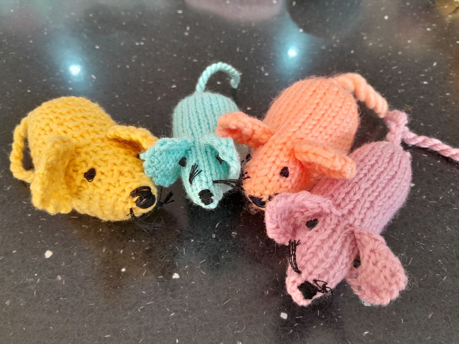 Mouse knitted small