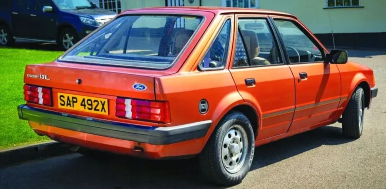FORD ESCORT III/IV MK3/MK4 4D REPERATURKA BŁOTNIKA LEWY TYŁ 1980-1986