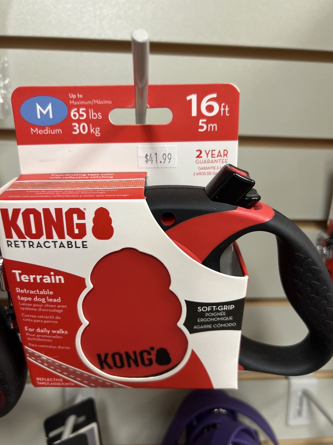 KONG Retractable Leash Terrain Medium 16' Red (max 65lb), Color: Black