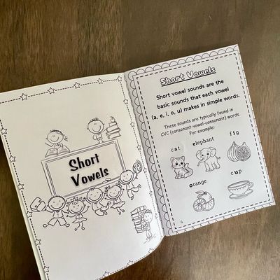 Phonics Funhouse - A Reading book to master phonics .Suitable for 3-6 years