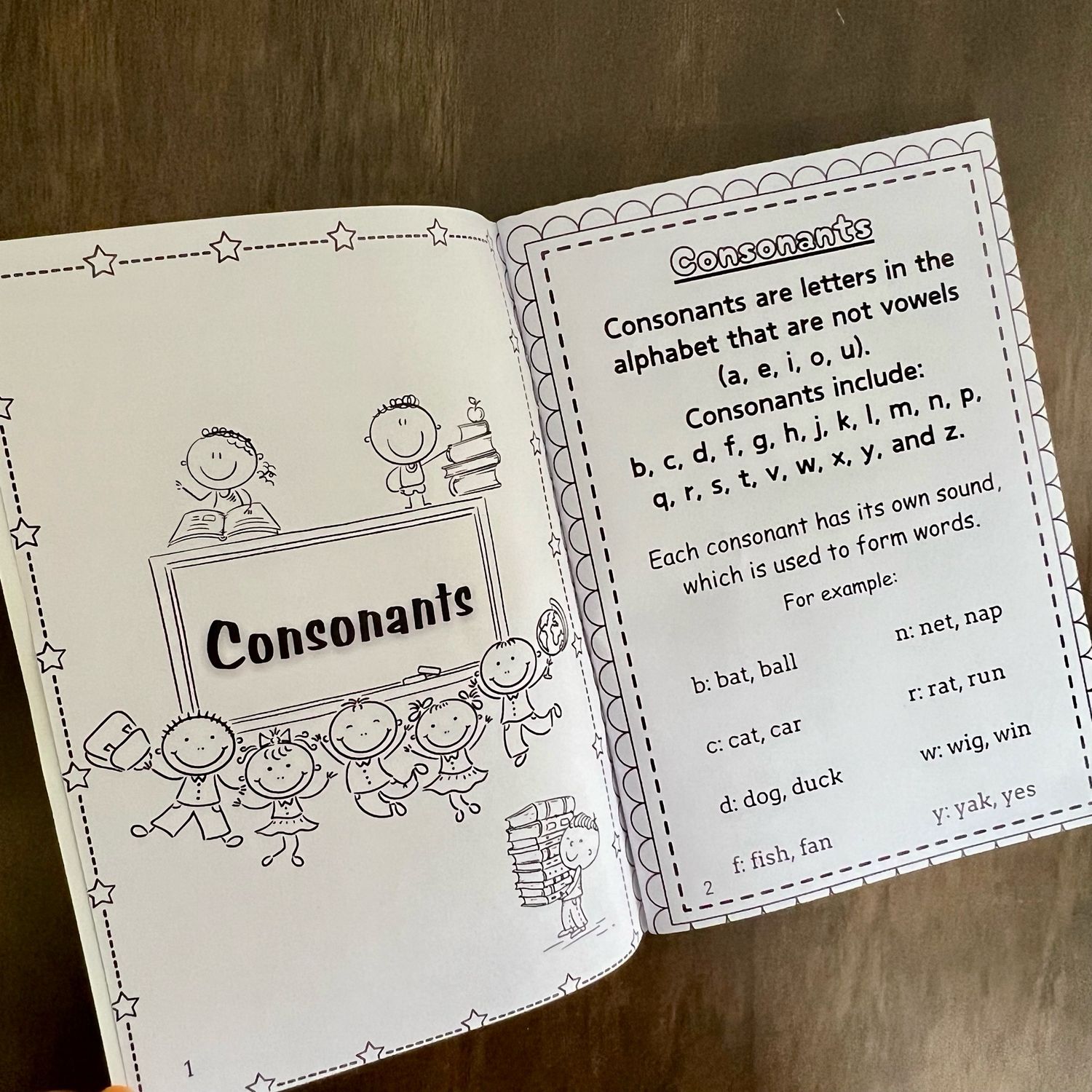 Phonics Funhouse - A Reading book to master phonics .Suitable for 3-6 years