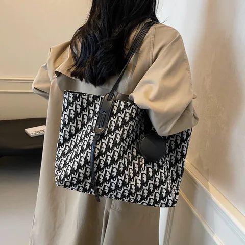 Women's tote bag single shoulder perfect for autumn and winter