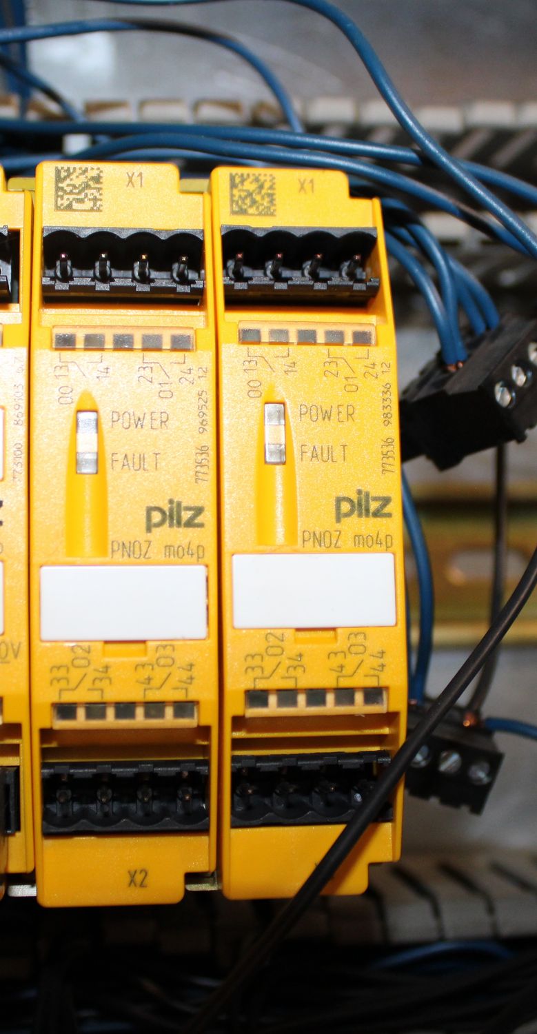 PILZ PNOZ MO4P