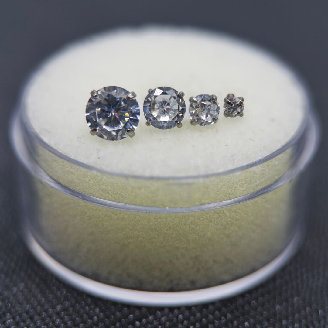 Clear Prong Set Cubic Zirconia Attachment