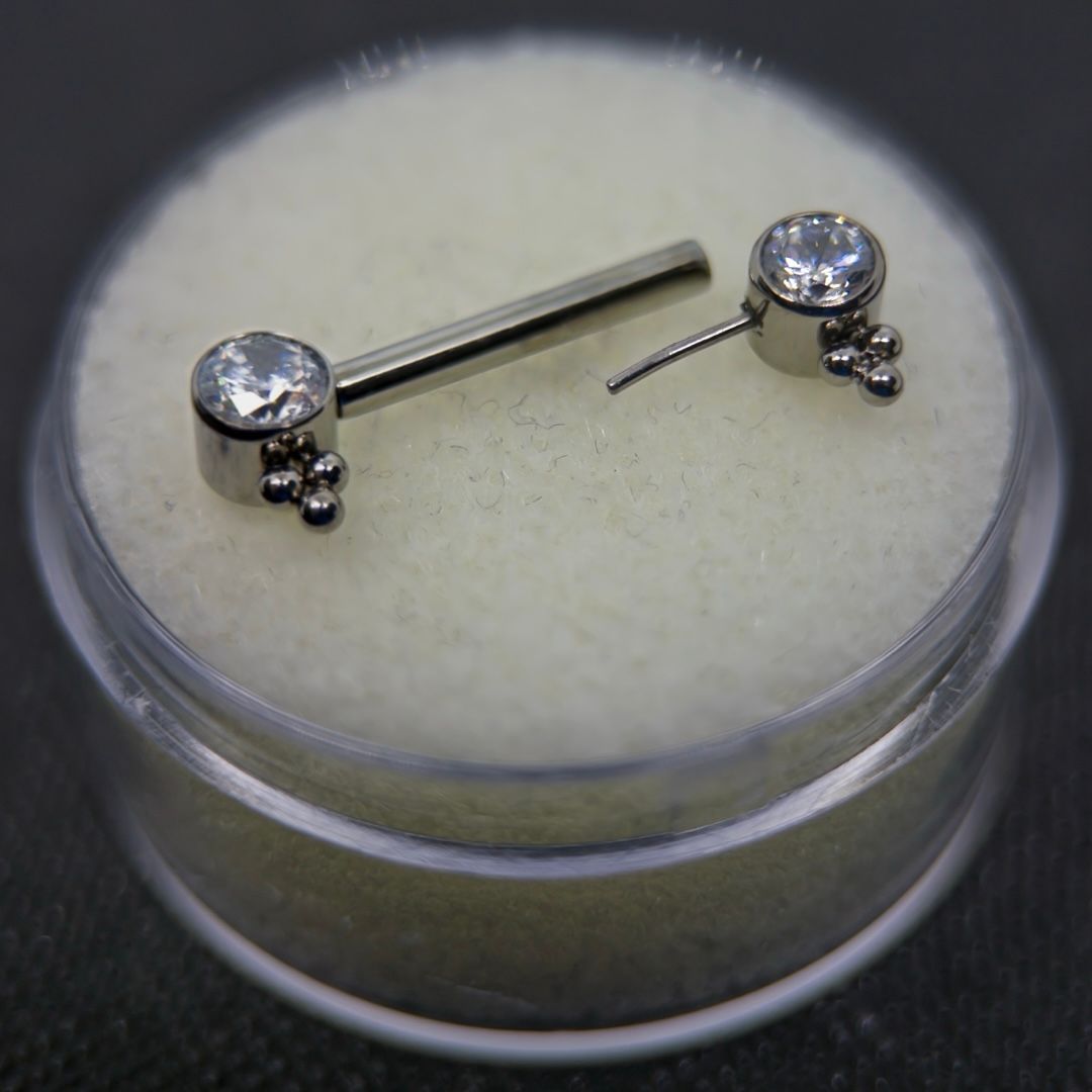 Forward Facing Cubic Zirconia with Beads Nipple Bar