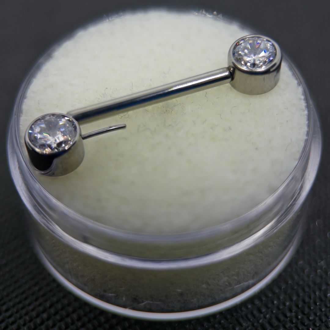 Forward Facing Cubic Zirconia Nipple Bar