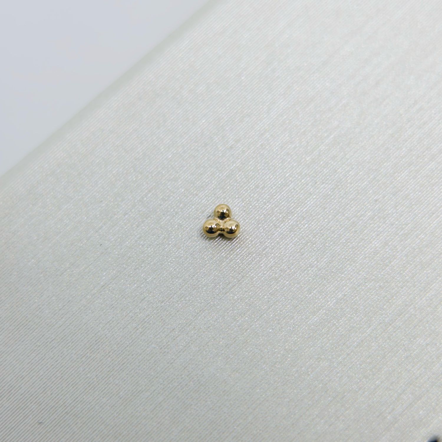 Tri-bead