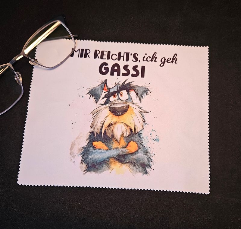 Brillenputztuch beleidigter Hund